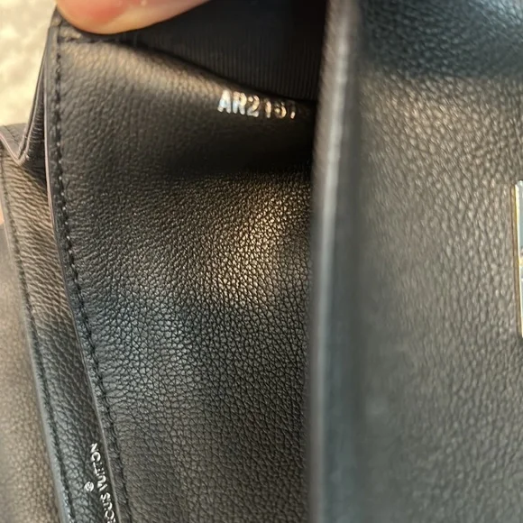 SOLD Louis Vuitton Lockme II shoulder/crossbody bag - Picture 10 of 10